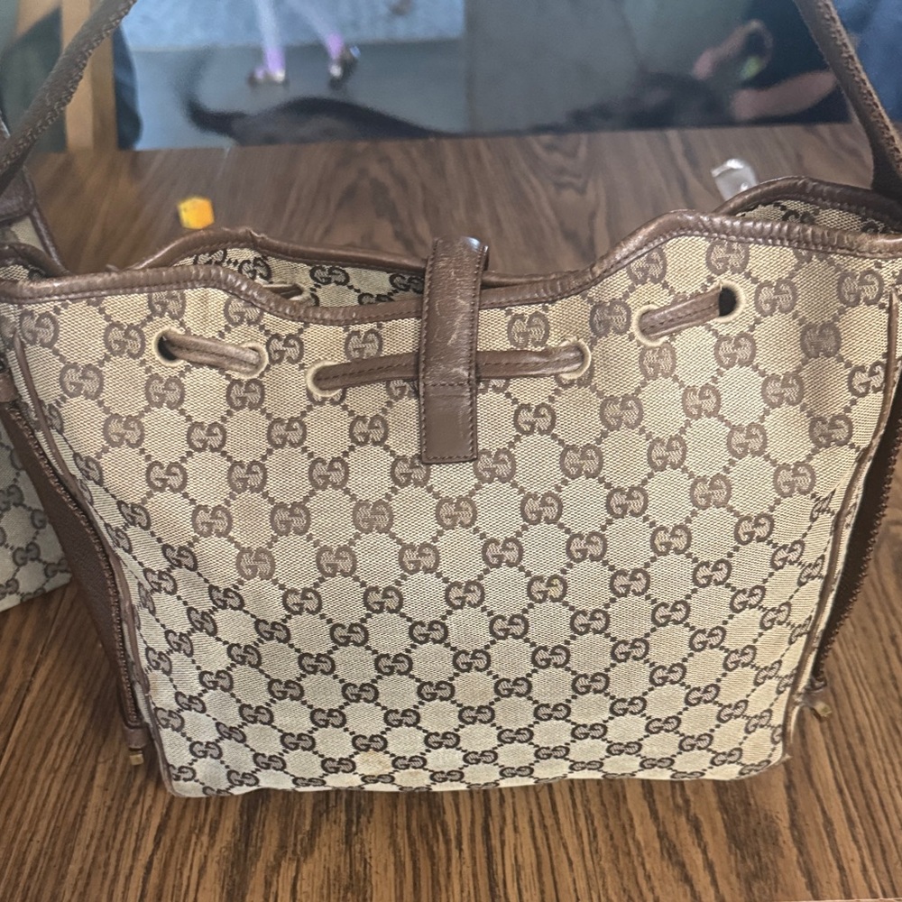 Gucci Tan and Brown Monogram Shoulder Bag - Picture 2 of 4